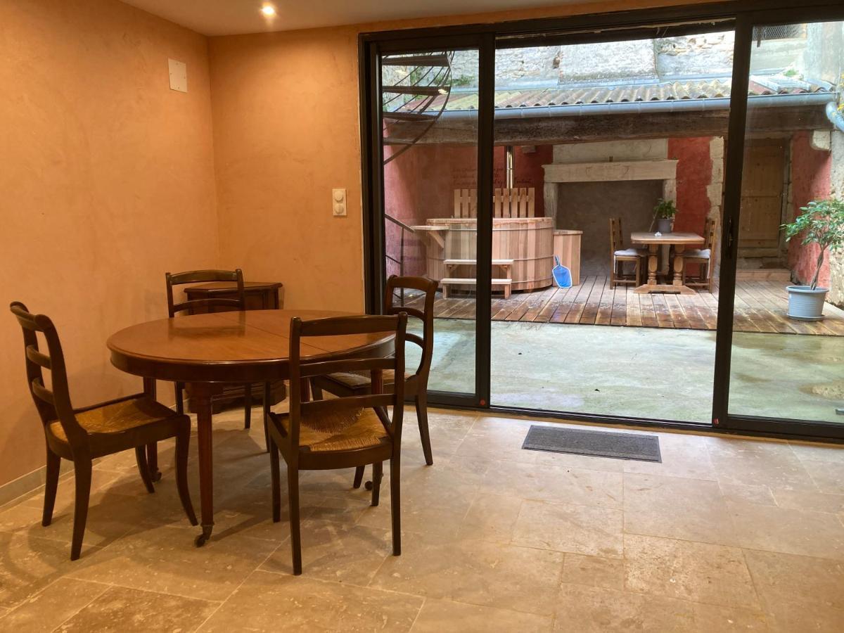 Le Patio De Xenia Bed & Breakfast La Charite Bagian luar foto